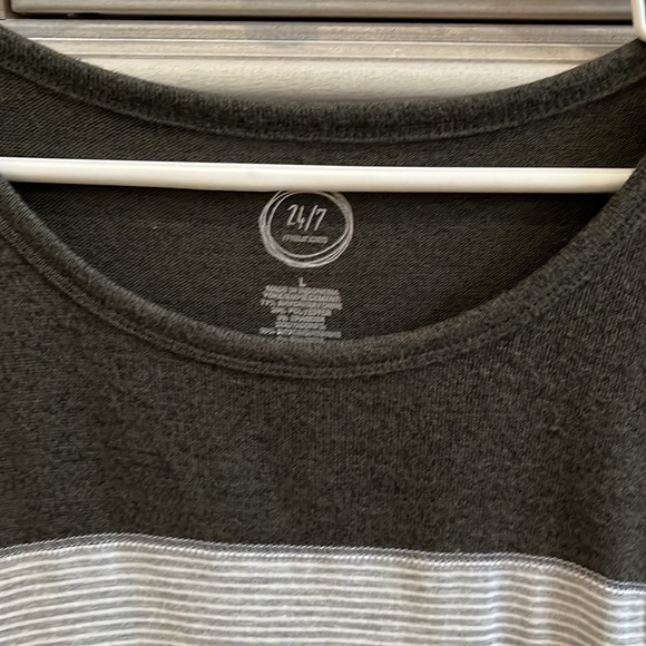 Women’s top. Olive green, gray and white - Picture 2 of 2